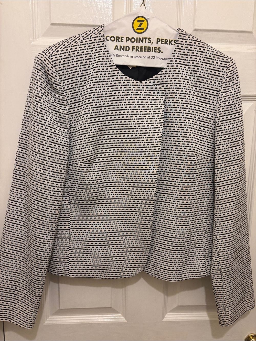 Women’s Black & White Patterned Collarless Crop Jacket